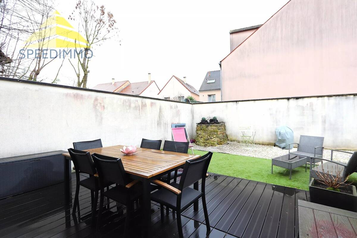 Appartement à MANDRES-LES-ROSES