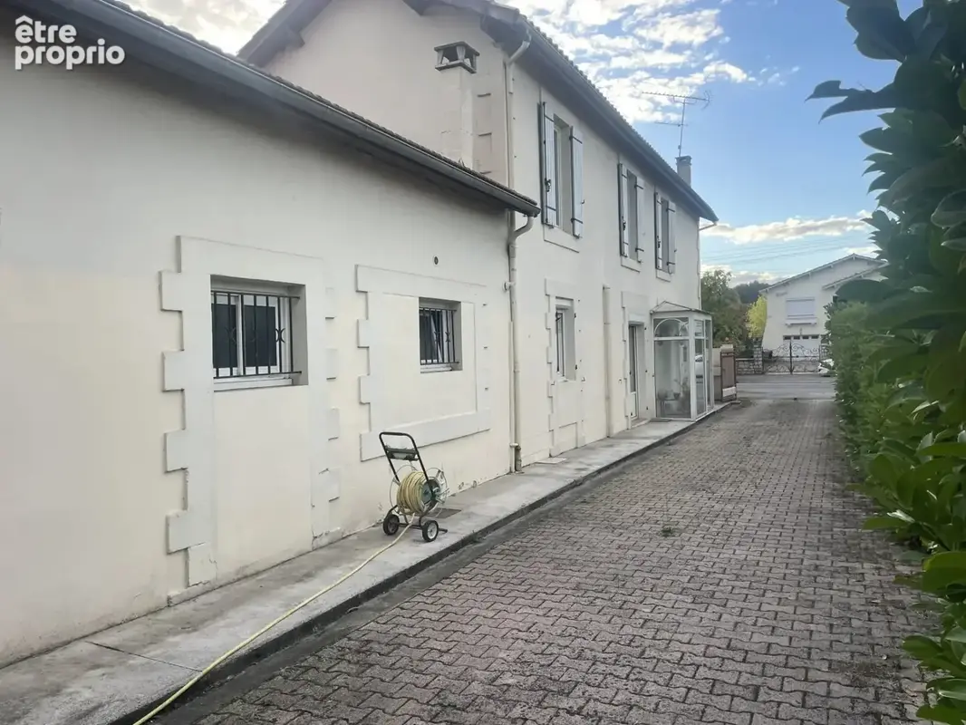 GRANDE MAISON DE VILLE avec garage et piscine. - photo 1