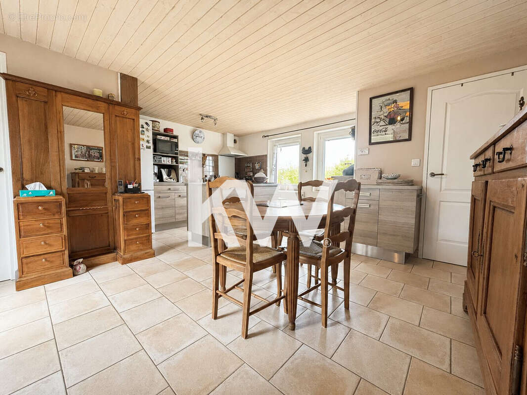 Maison 129 m² à Saint-Romain-Le-Puy  - photo 5