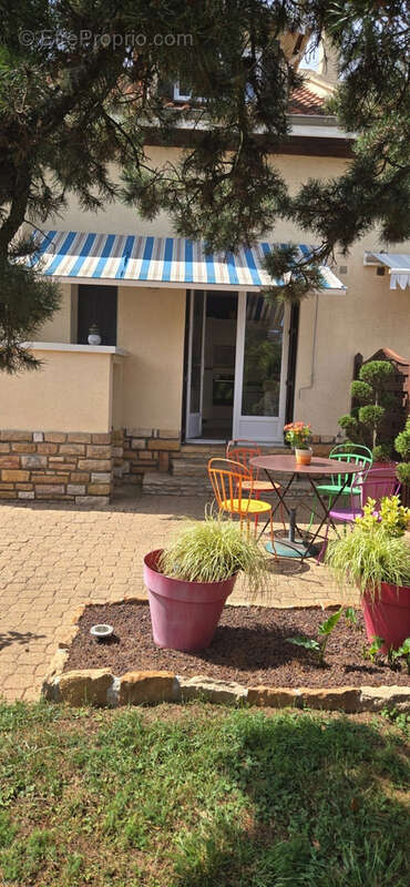 Maison à CRECHES-SUR-SAONE