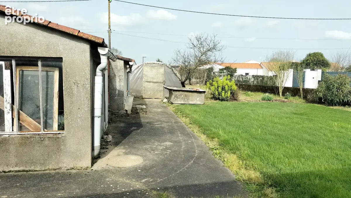 Maison familiale avec dépendances et terrain - photo 13