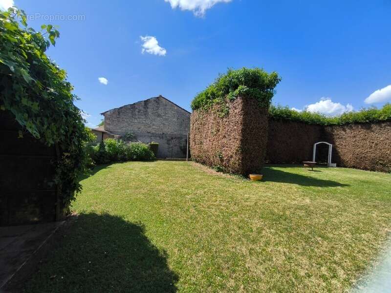 Charme de l'Ancien et volumes Exceptionnels "Maison de Maître à Rénover" - photo 9