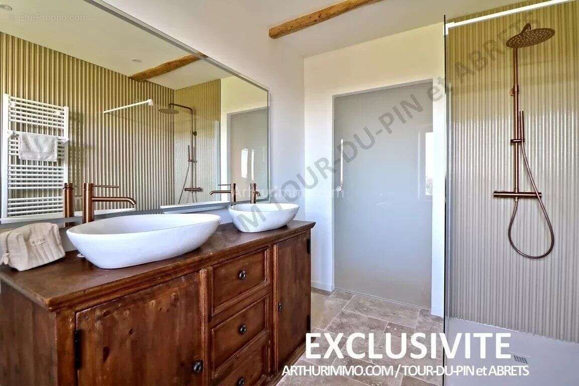 Maison à LA TOUR-DU-PIN