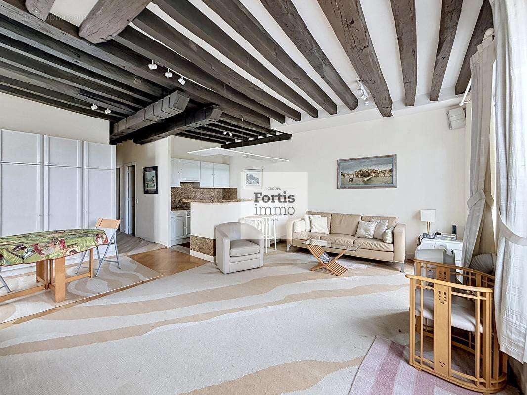 Appartement à PARIS-1E