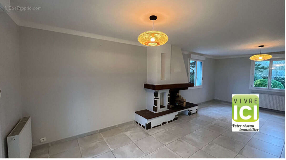 Maison à LA CHAPELLE-BASSE-MER