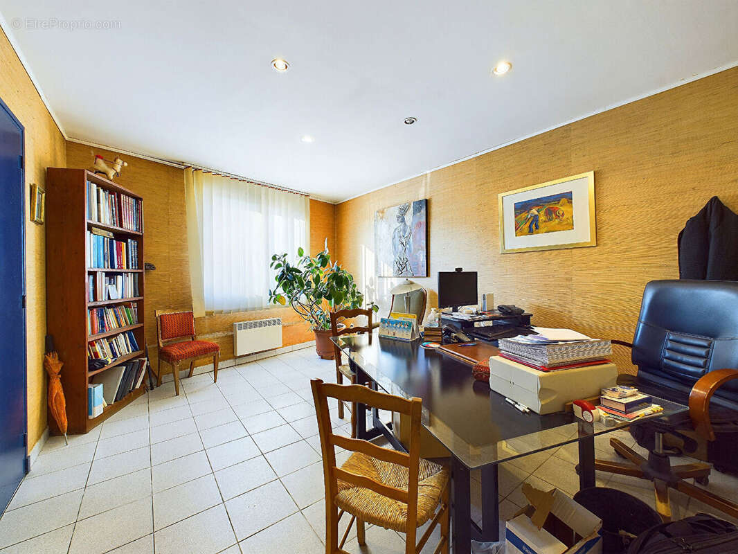 Commerce à SAINT-BARTHELEMY-DE-VALS