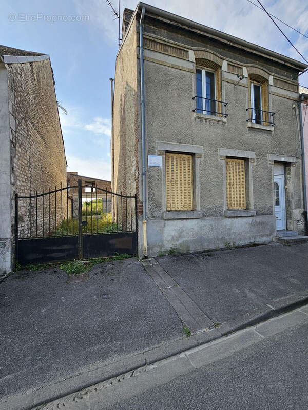 Maison d'une surface habitable de 95m² - Maison à SISSONNE