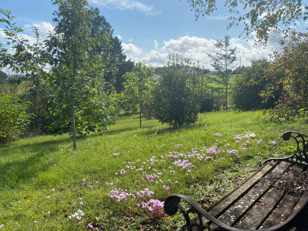 Maison à SAINT-PANTALEON-DE-LARCHE