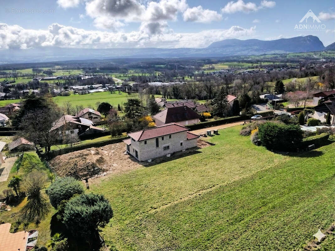 Terrain à PERON
