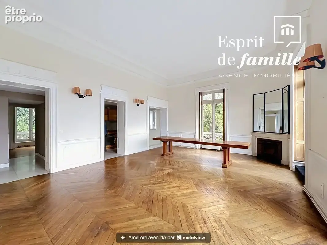 QUAI JEAN-JACQUES ROUSSEAU – Appartement de réception de 122 m² dans une maison bourgeoise - photo 5