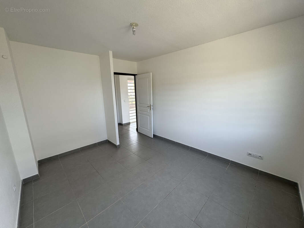 Appartement type T2 secteur Montabo - photo 9