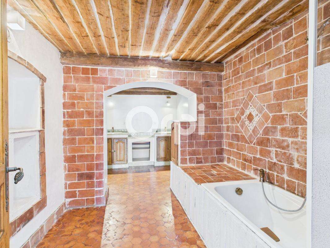 Maison à TOURRETTES