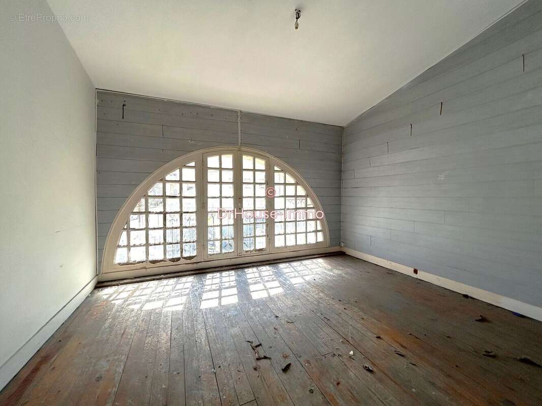 Maison à COUTRAS