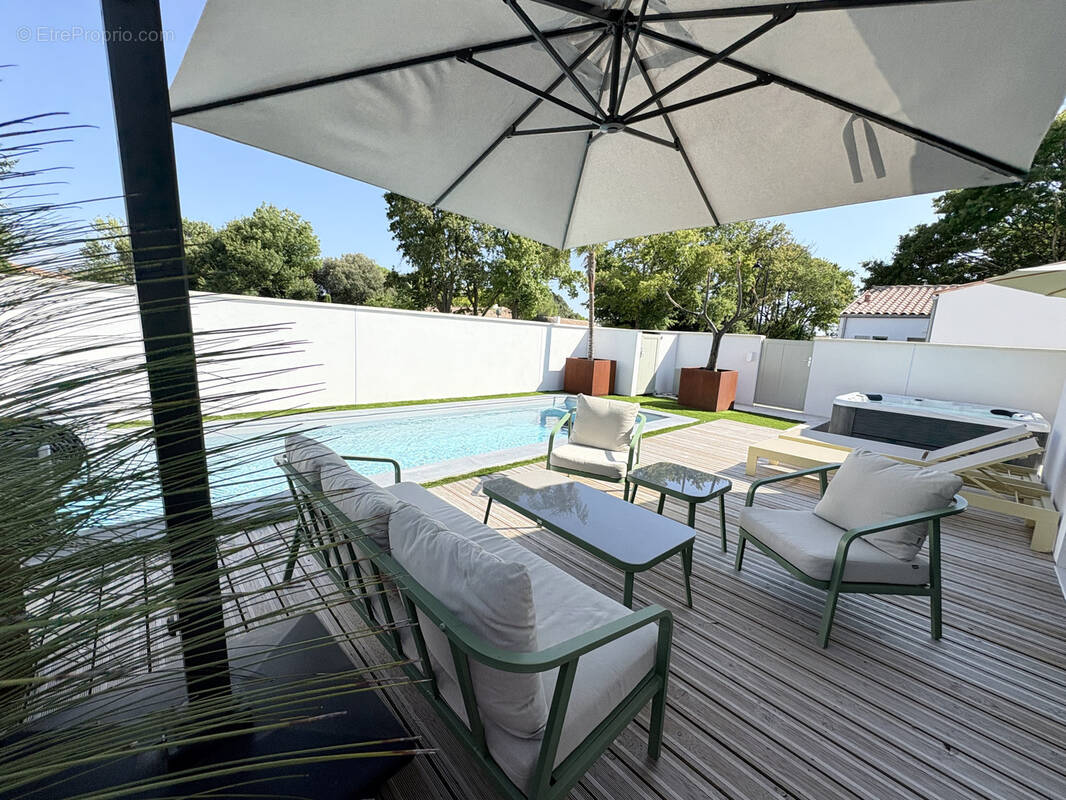 Maison à MORNAC-SUR-SEUDRE