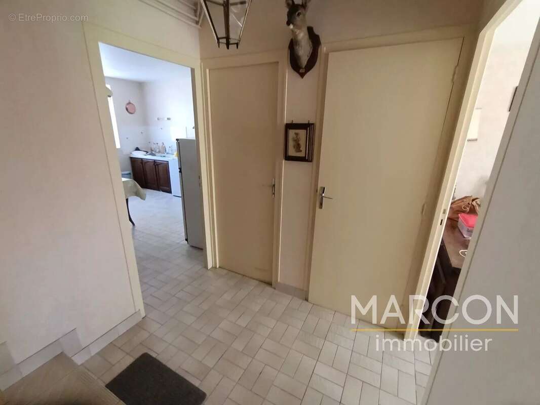 Maison à SAINT-HILAIRE-LE-CHATEAU