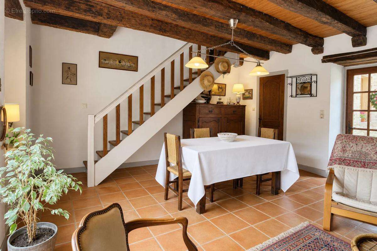 Maison à SAINT-CERNIN-DE-L'HERM