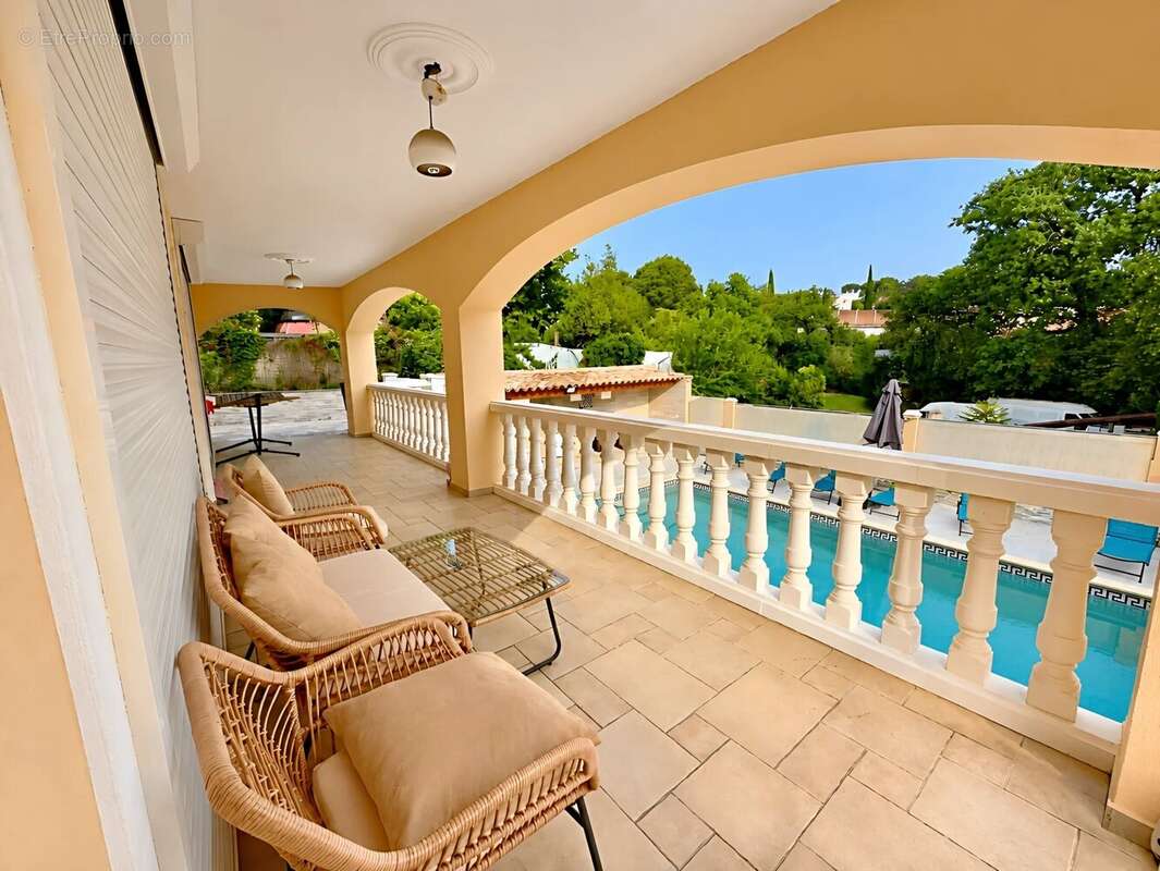 Villa de luxe à vendre à Mougins – 198 m²  5 chambres  Piscine  Deux T2 indépendants - photo 10