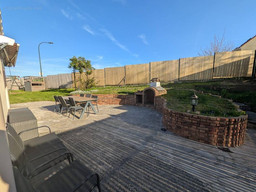 Maison à LES CLAYES-SOUS-BOIS