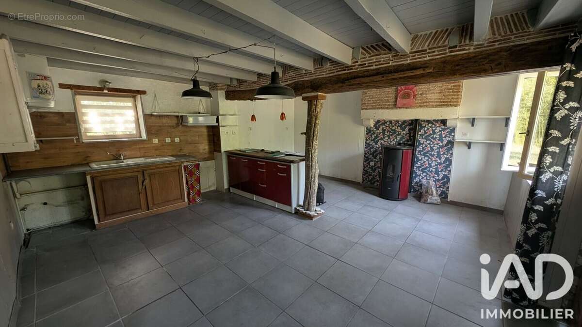 Maison 96 m² à Blet  - photo 4