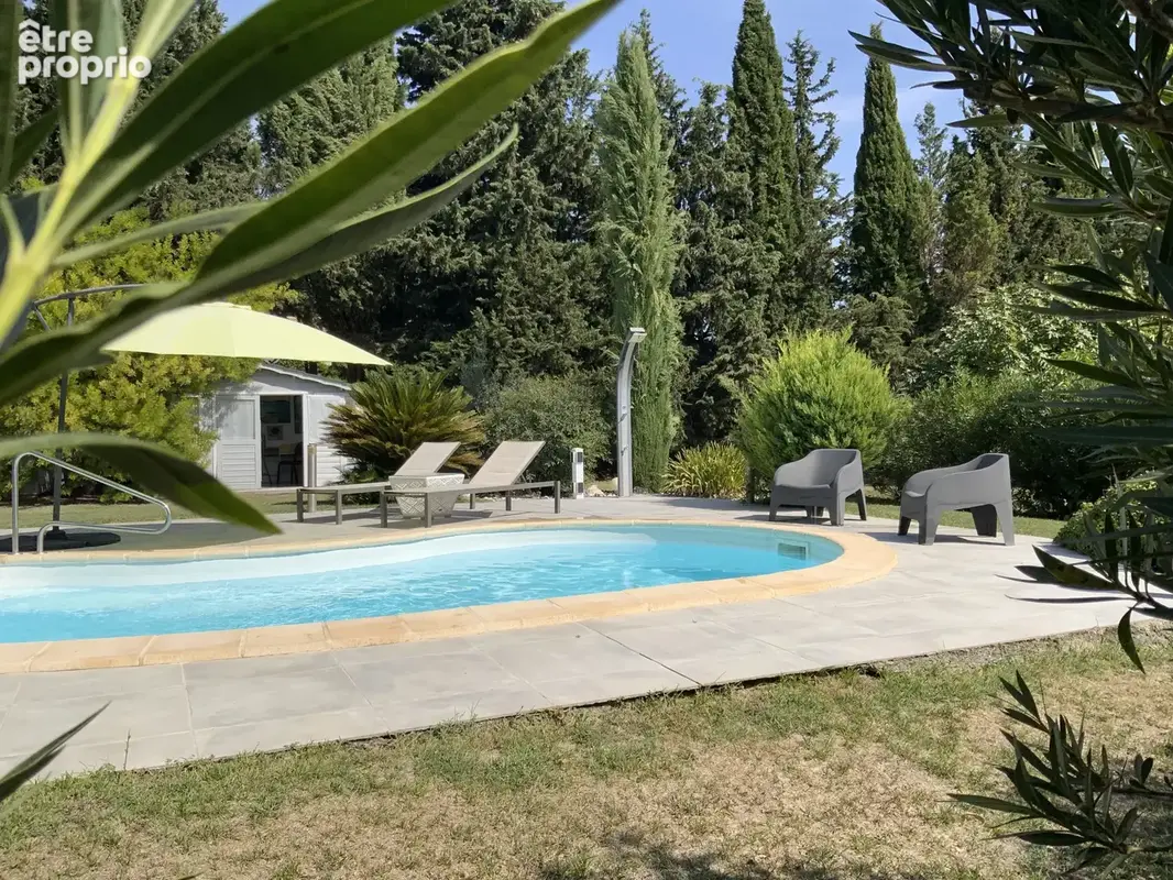 Villa avec piscine aux portes d'un village avec commerces, à 3 km d'Uzès. - photo 5