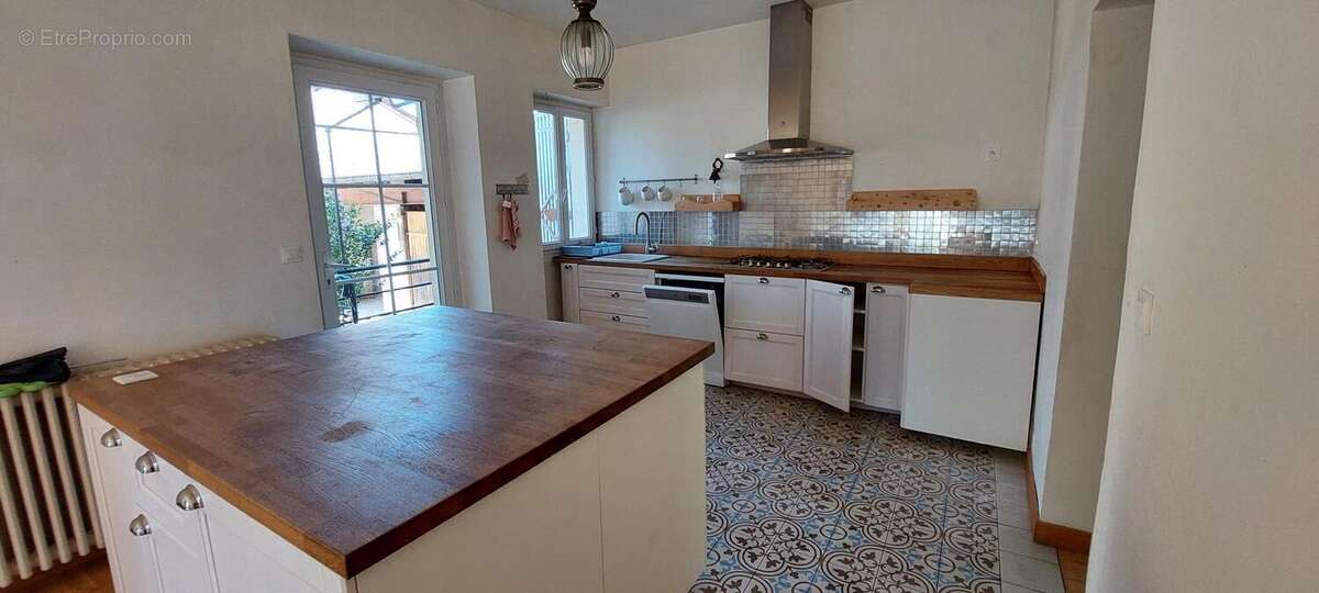 Maison 160 m² à Viriville  - photo 8