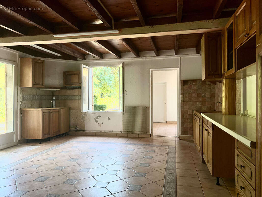 Maison en pierre dans un village en bord de rivière - photo 9