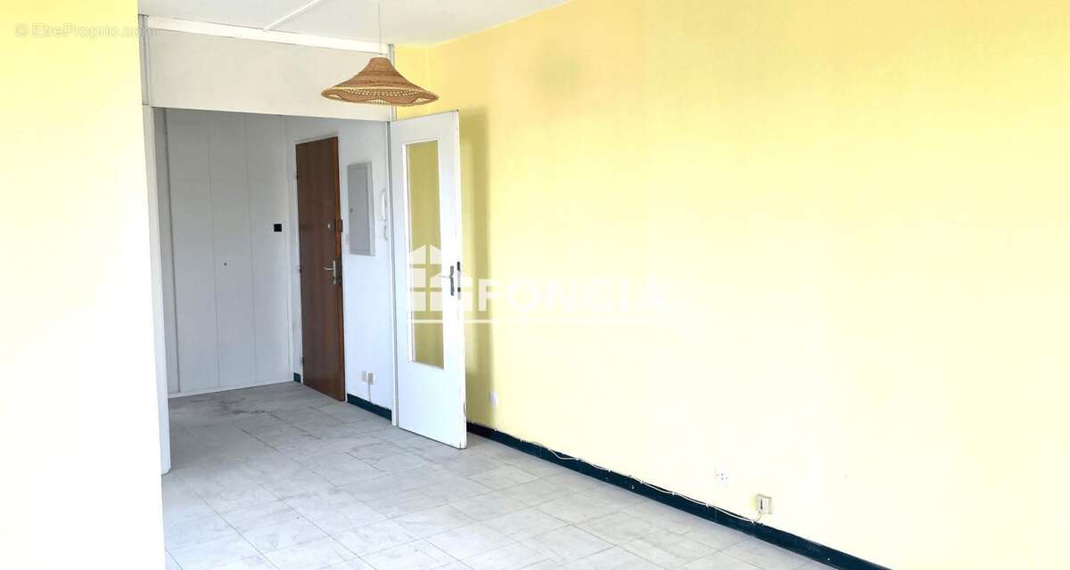 Appartement à BAGNOLS-SUR-CEZE