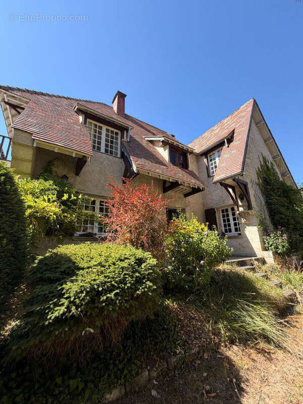 Élégante demeure familiale de 230 m² au coeur de Coye-la-Forêt ! - photo 3