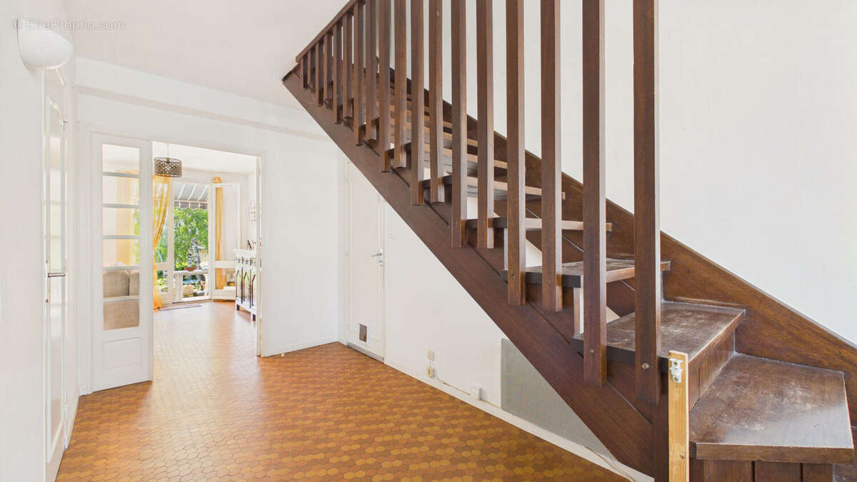 Maison mitoyenne T6, 4 chambres - Costes Rouges - photo 9