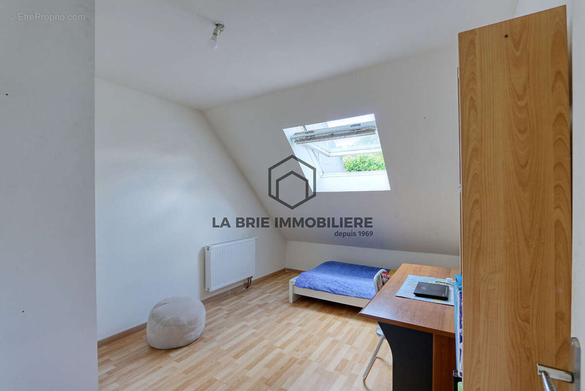 Maison à MANDRES-LES-ROSES