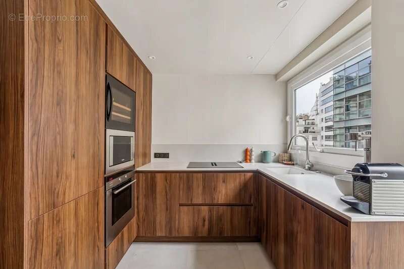 Appartement à NEUILLY-SUR-SEINE