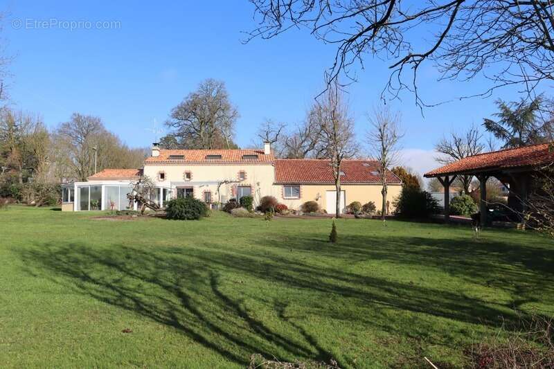 Dpt Maine et Loire (49), à vendre proche  de Cholet, maison de caractère avec 6 chambres sur 3750 m² de terrain + dépendance - photo 11