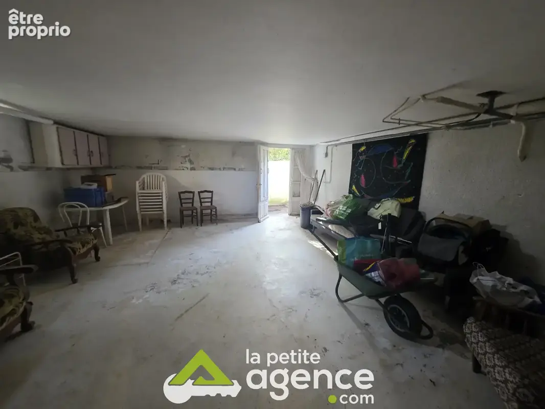 DUN SUR AURON : Belle maison comprenant cinq chambres édifiée sur 1570 m2 de terrain clos et arboré sur sous-s - photo 17