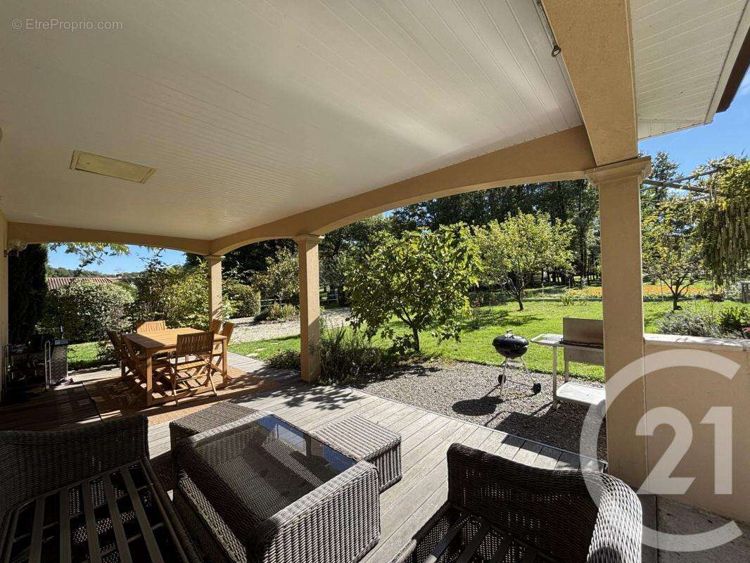 Maison à CHAILLAC-SUR-VIENNE