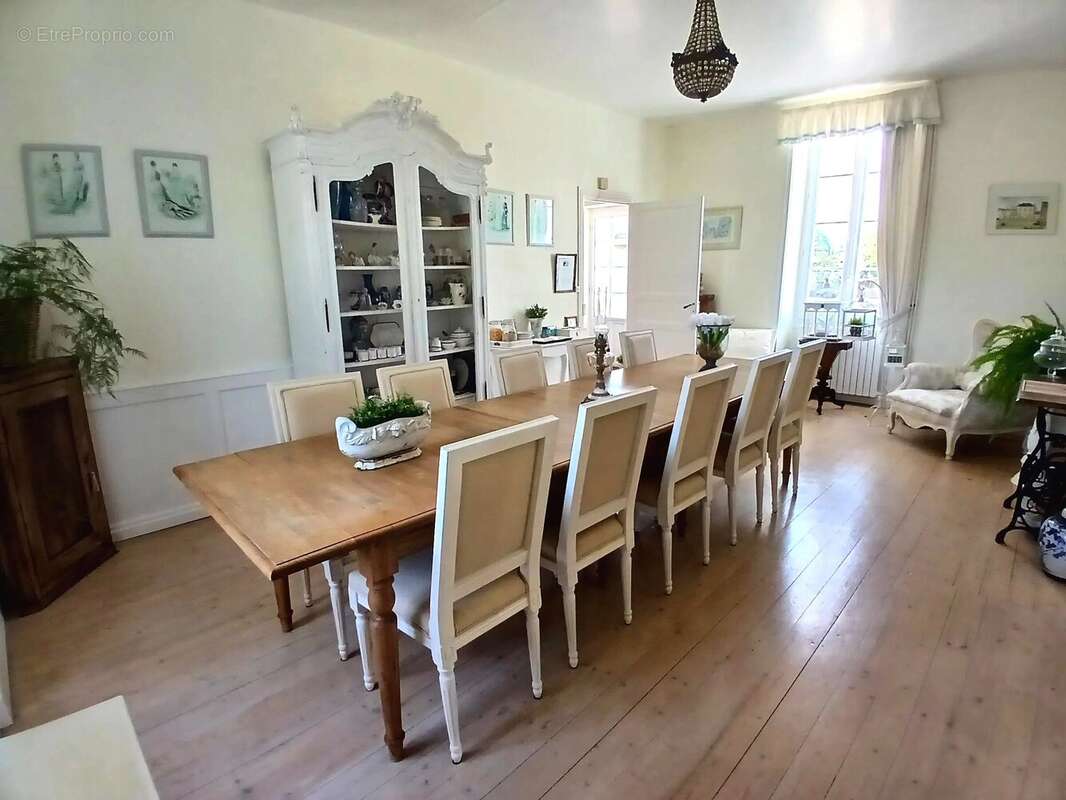 Maison à SAINT-JEAN-D'ANGELY