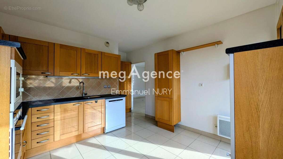 Appartement à CHARBONNIERES-LES-BAINS