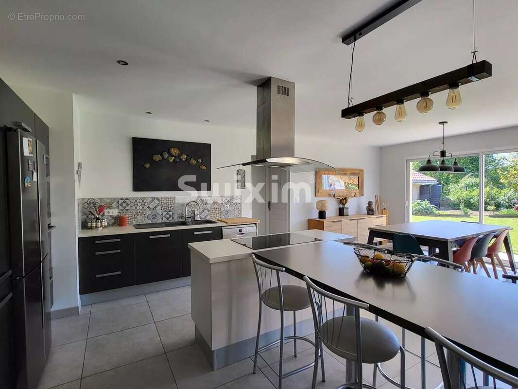 Superbe villa de 160 m² avec piscine à Charnay-lès-Mâcon - photo 9