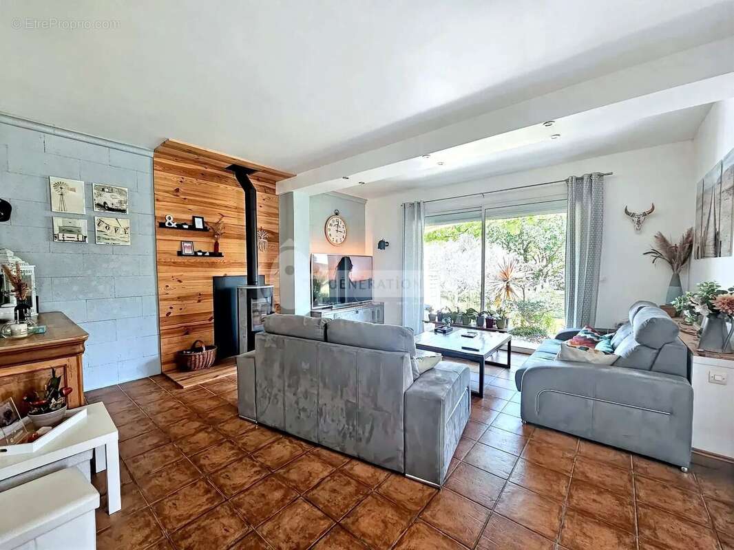 Maison à SAINT-MARTIN-DE-CRAU