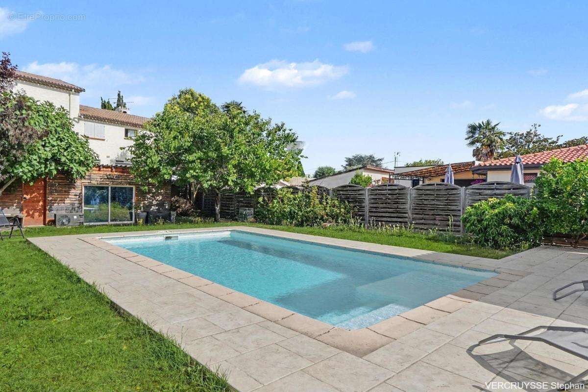 Maison Castelginest  175 m²  7 Pièces  5 Chambres + Bureau, piscine  DPE C  Proche Écoles & Calme - photo 21