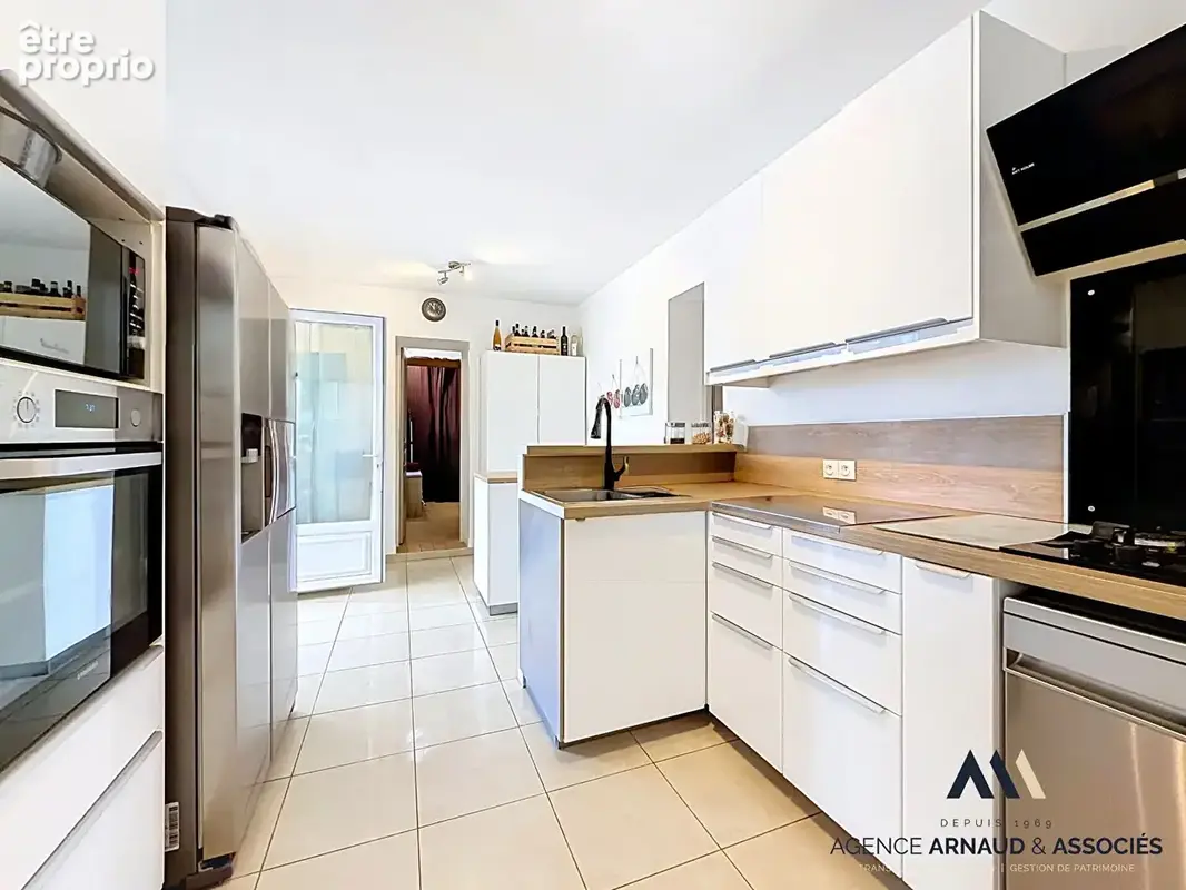 Propriété avec vue dégagée sur un terrain en restanques avec piscine et 2 logements indépendants - photo 7