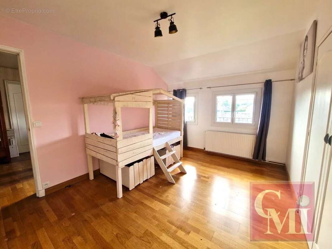 Maison à BRUYERES-LE-CHATEL