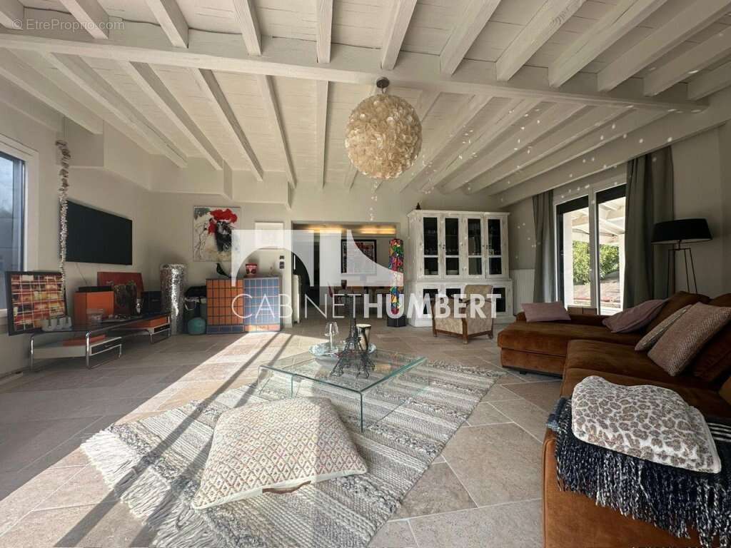 Maison à LA TOUR-EN-JAREZ