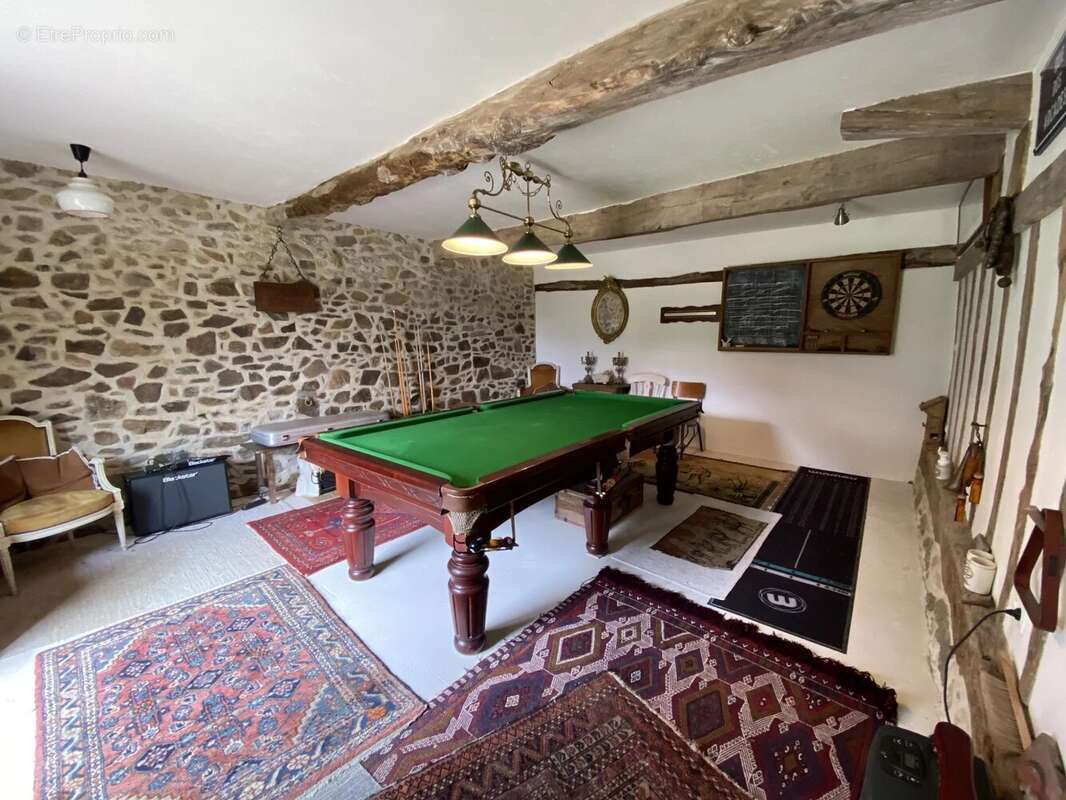 Maison de caractère de 4 chambres en pleine campagne,  avec près de 2ha de terrain attenant - photo 11