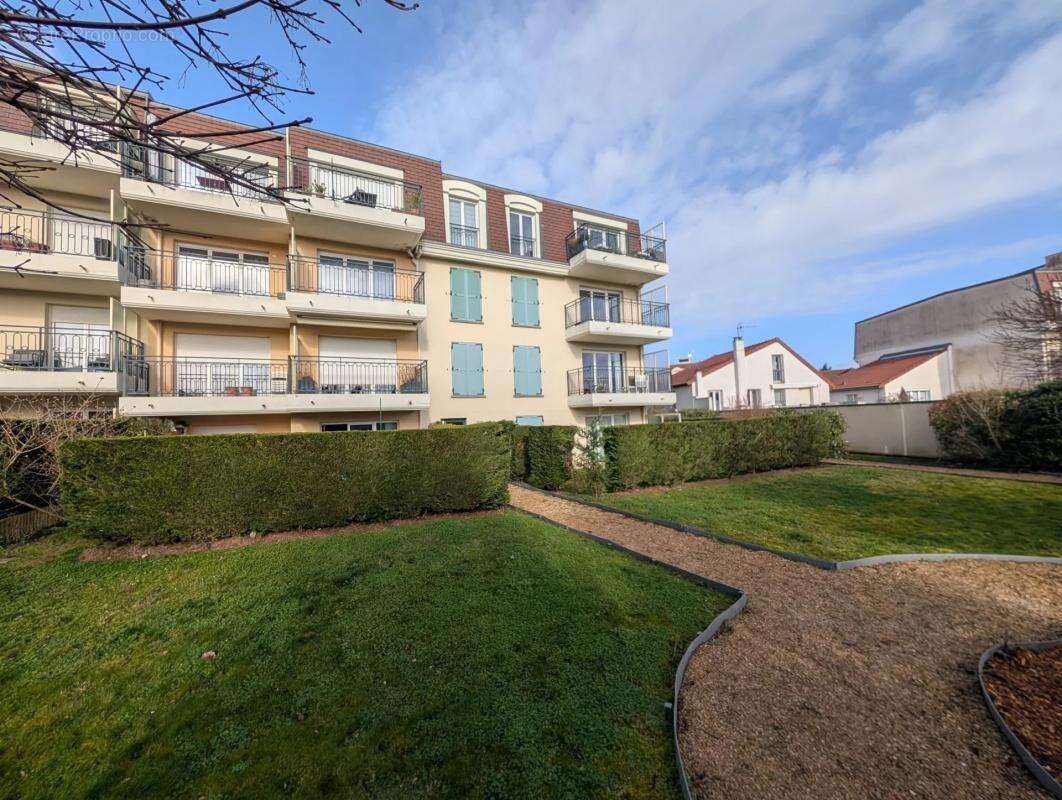 Appartement à LES CLAYES-SOUS-BOIS