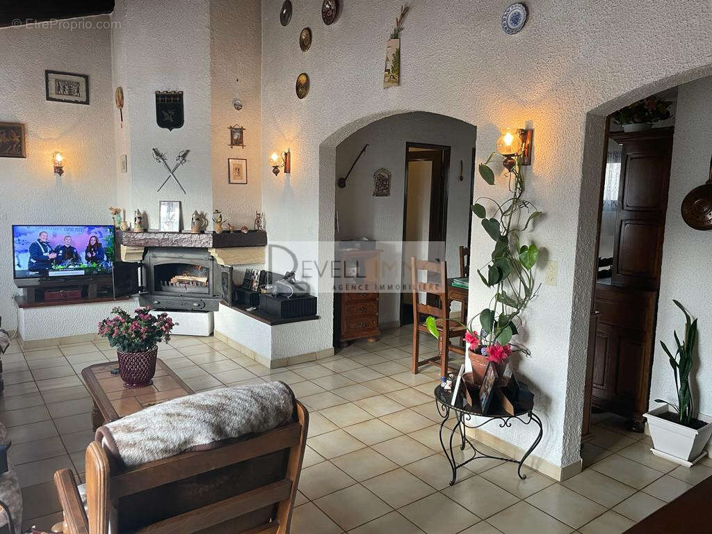 Maison à CASTAGNIERS