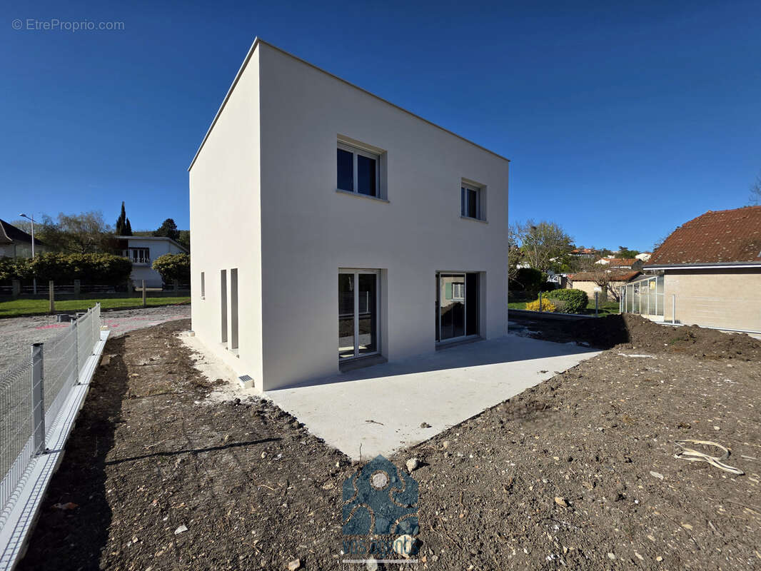 Maison à LES MARTRES-DE-VEYRE