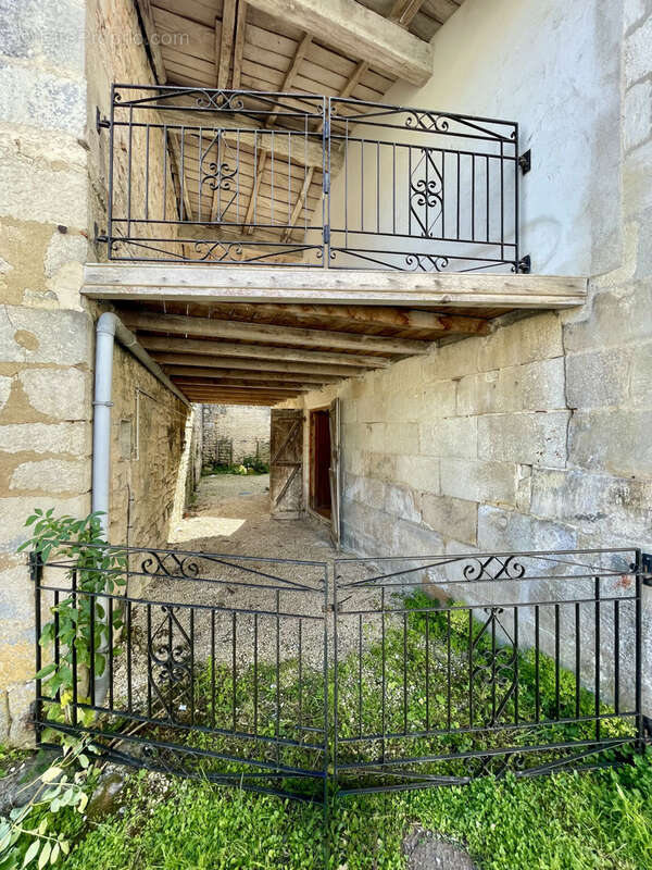 Maison à CRAZANNES