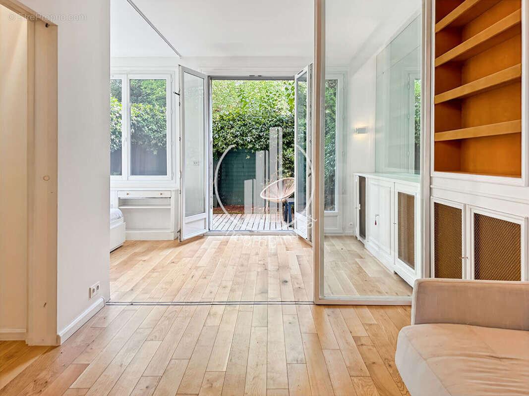 Appartement à PARIS-16E