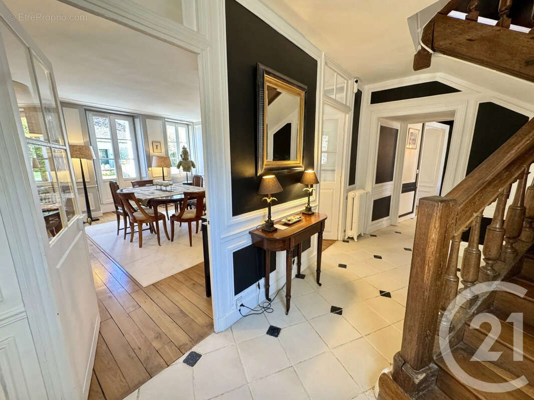 Maison 293 m² à Fontainebleau  - photo 2