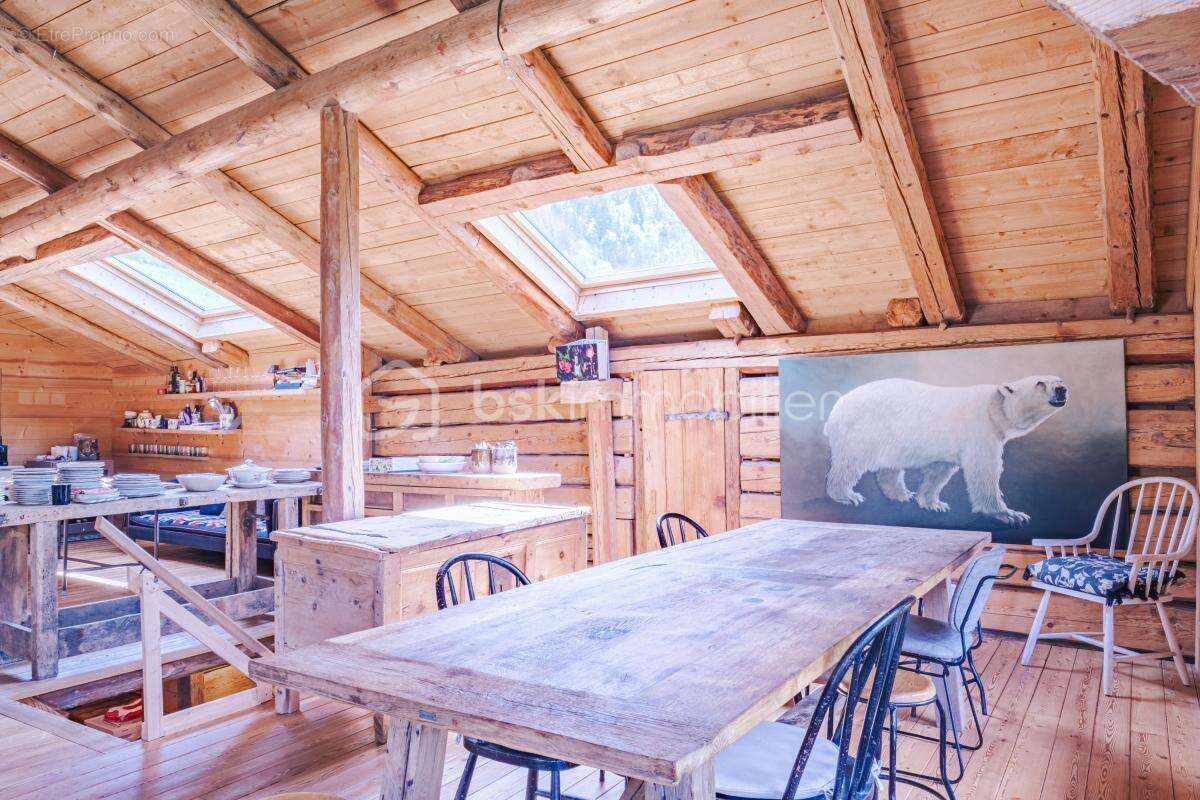 Chalet de 1798 entièrement rénové — refuge d'exception aux Aravis - photo 4